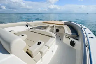 Thumbnail von Boston Whaler 420 Outrage