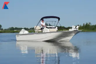 Thumbnail von Boston Whaler 210 Montauk