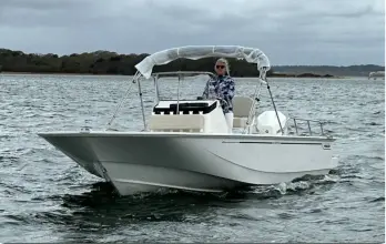 Thumbnail von Boston Whaler 210 Montauk