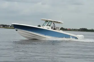 Thumbnail von Boston Whaler 330 Outrage