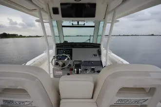 Thumbnail von Boston Whaler 330 Outrage