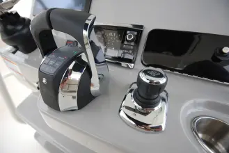 Thumbnail von Boston Whaler 330 Outrage