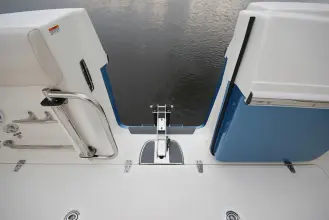 Thumbnail von Boston Whaler 330 Outrage