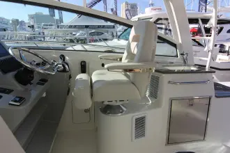 Thumbnail von Boston Whaler 345 Conquest