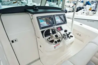 Thumbnail von Boston Whaler 380 Outrage