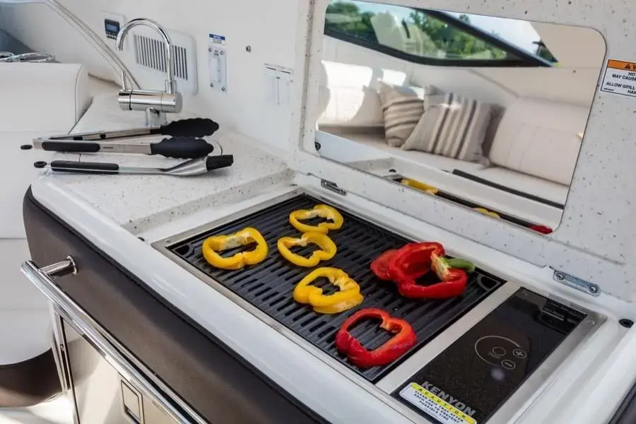 Thumbnail von Sea Ray Sundancer 320