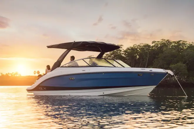 Sea Ray SLX 260  Sea Ray SLX 260
