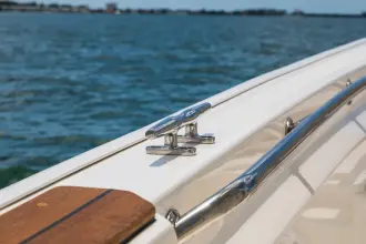 Thumbnail von Boston Whaler 210 Montauk