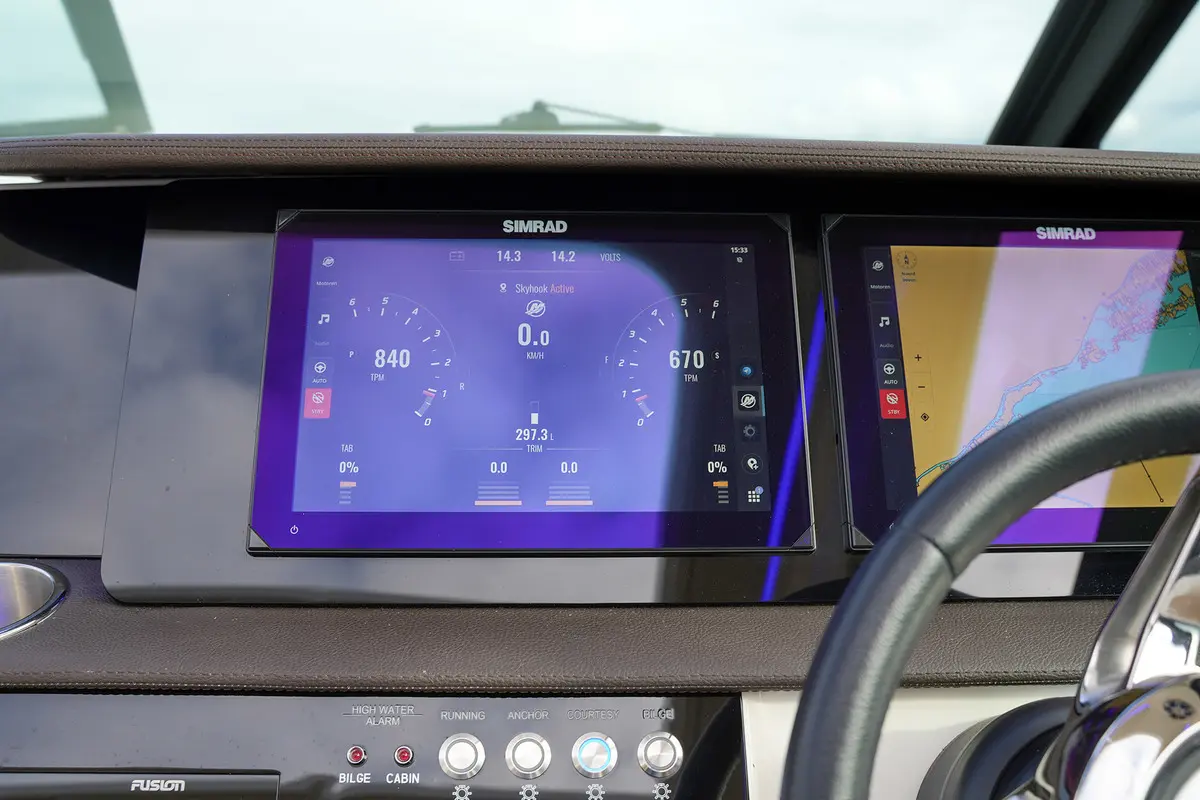 Thumbnail von Sea Ray Sundancer 320