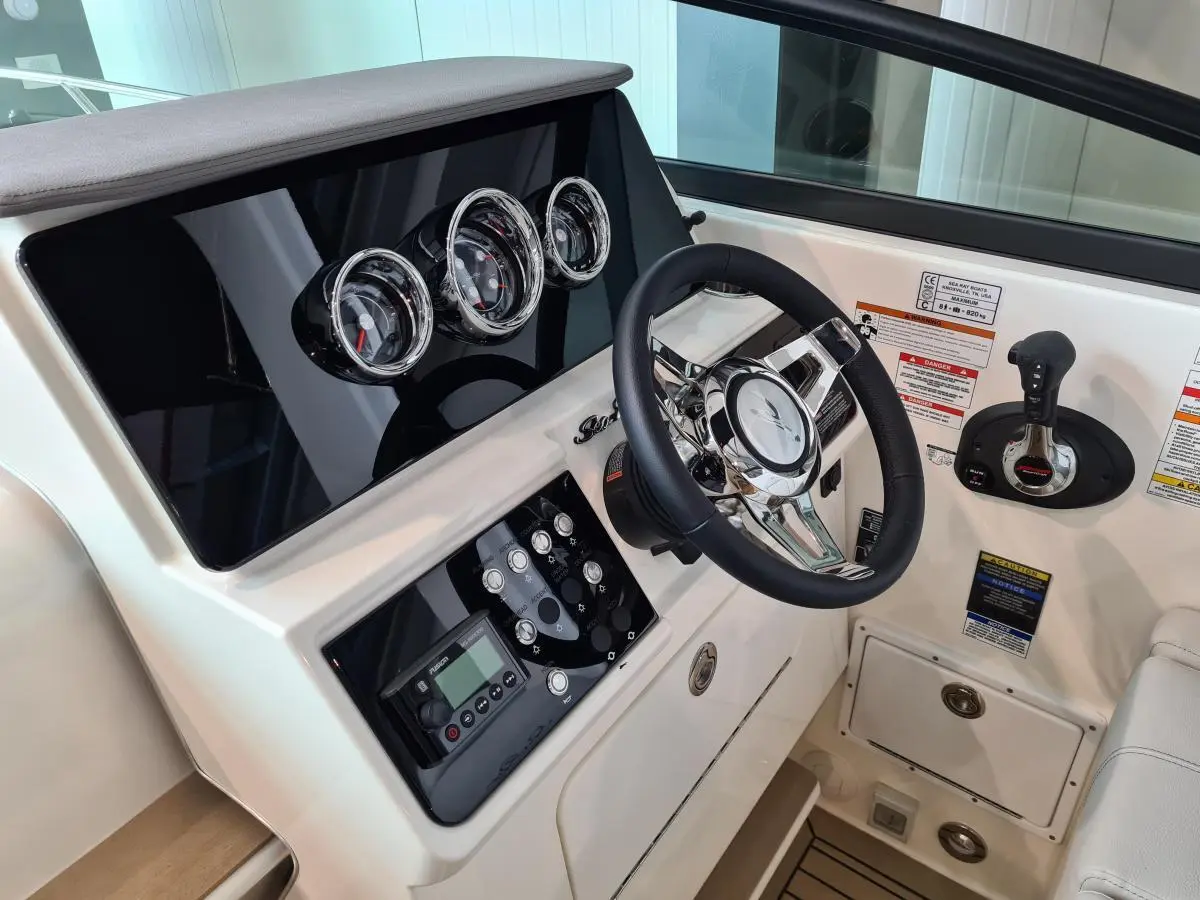 Thumbnail von Sea Ray Sundancer 265