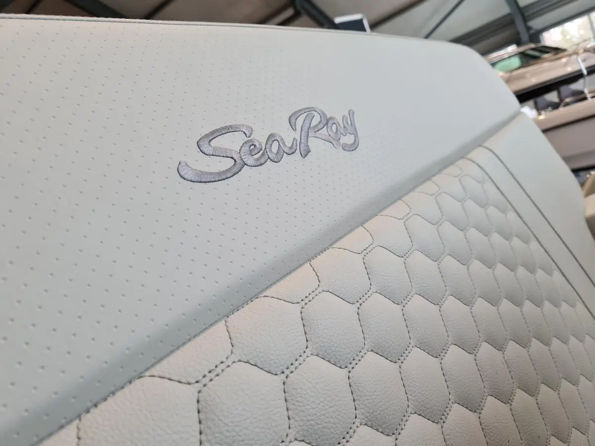 Thumbnail von Sea Ray Sundancer 265