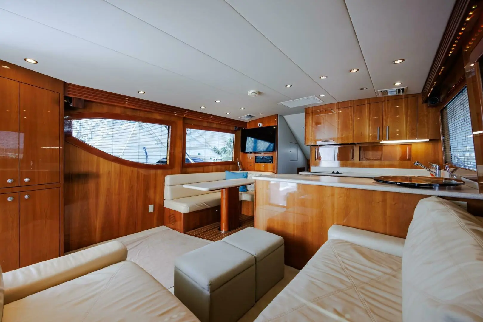 Thumbnail von Hatteras 50 Convertible