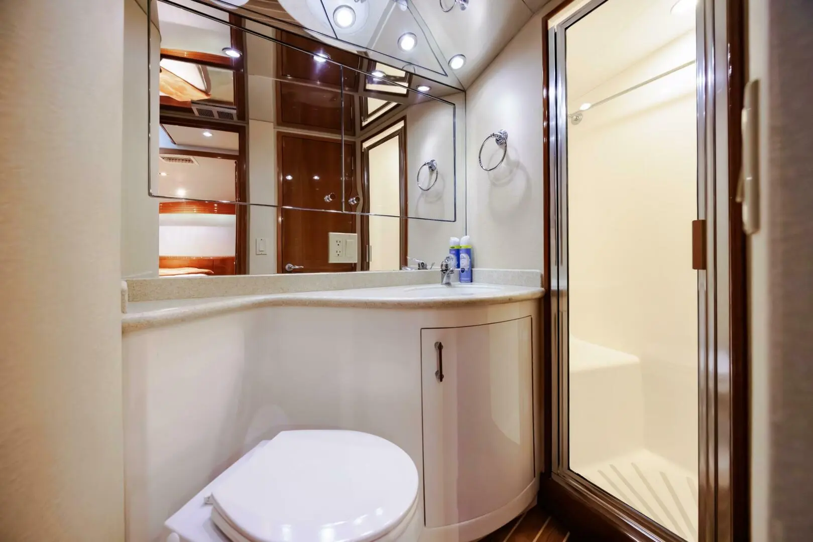 Thumbnail von Hatteras 50 Convertible