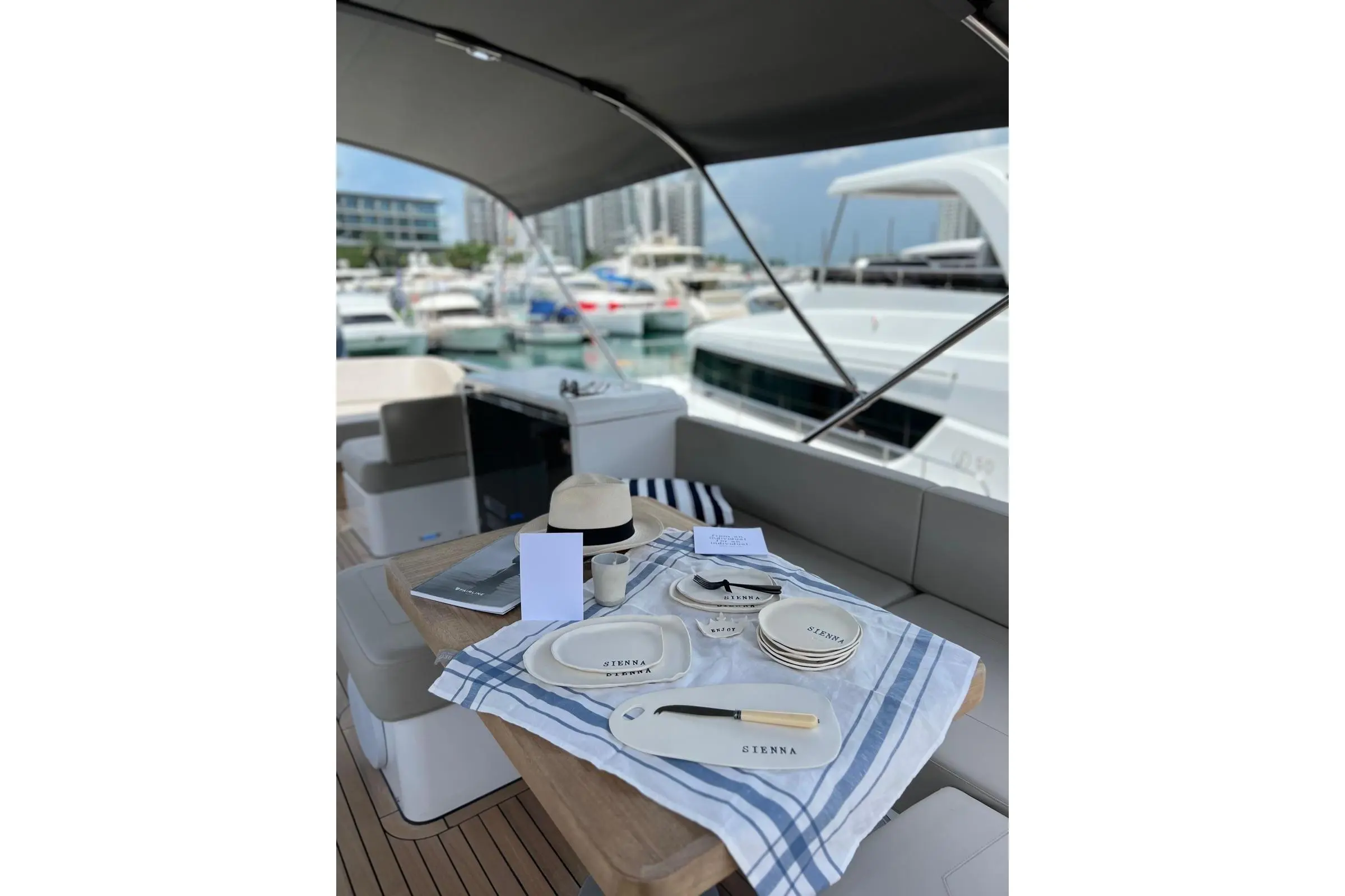 Thumbnail von Fairline Squadron 50