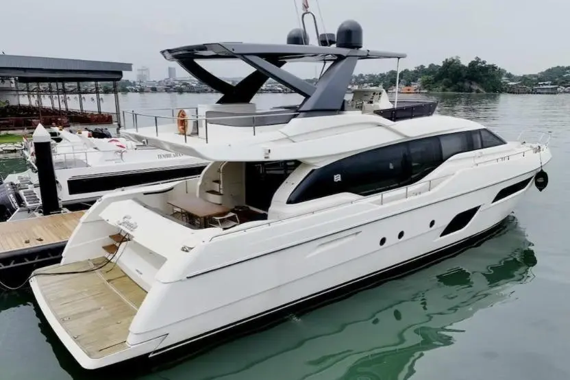 Thumbnail von Ferretti Yachts 700