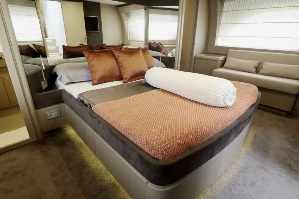 Thumbnail von Ferretti Yachts 700