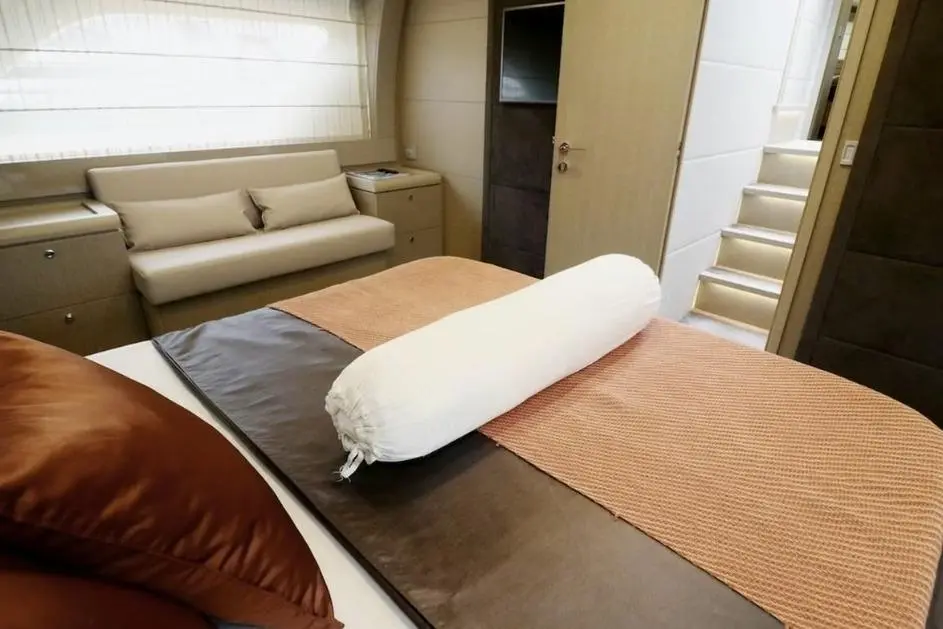 Thumbnail von Ferretti Yachts 700