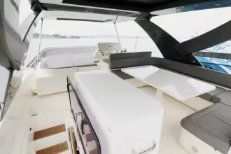Thumbnail von Ferretti Yachts 700