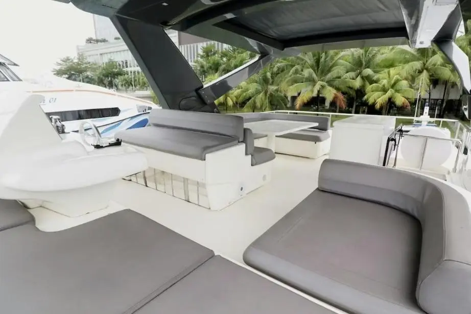 Thumbnail von Ferretti Yachts 700