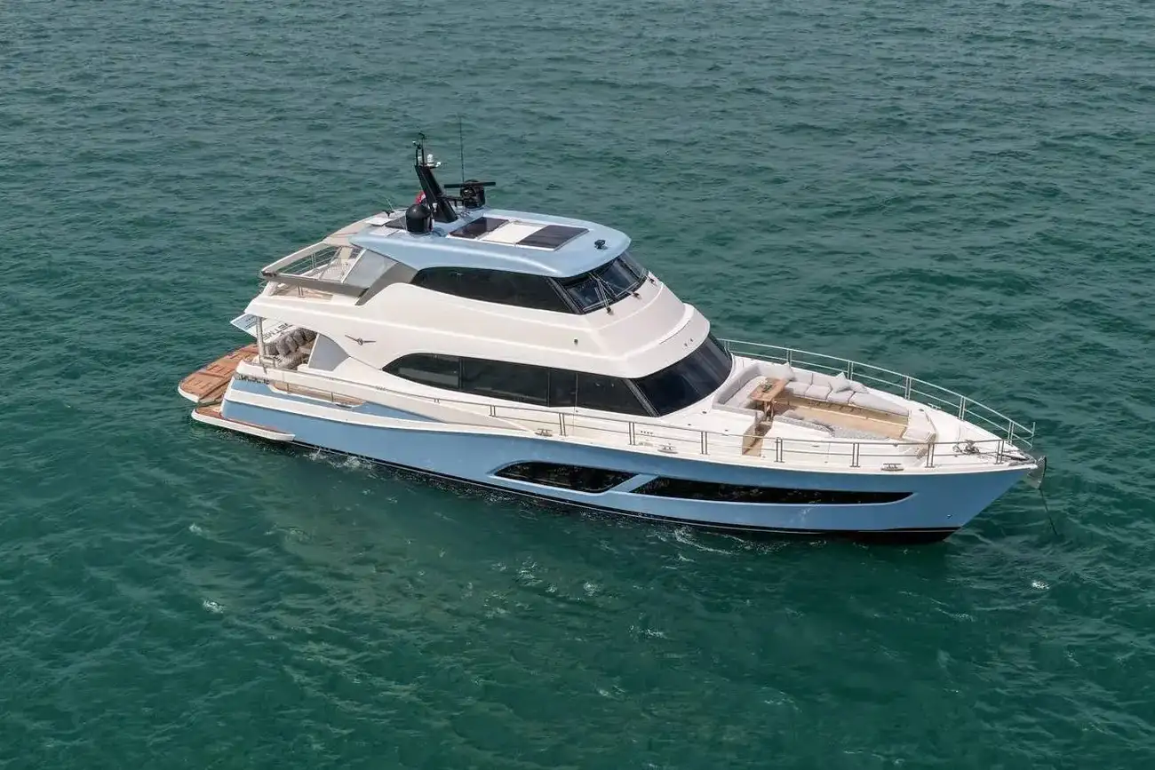 Thumbnail von Riviera 78 Enclosed Bridge