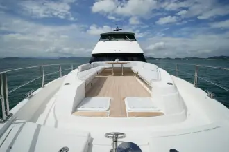 Thumbnail von Riviera 78 Enclosed Bridge