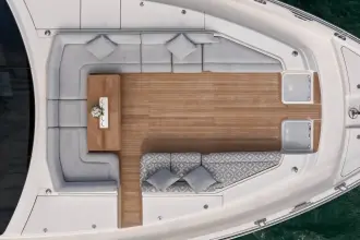 Thumbnail von Riviera 78 Enclosed Bridge