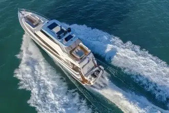 Thumbnail von Riviera 78 Enclosed Bridge