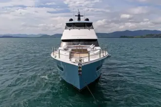 Thumbnail von Riviera 78 Enclosed Bridge