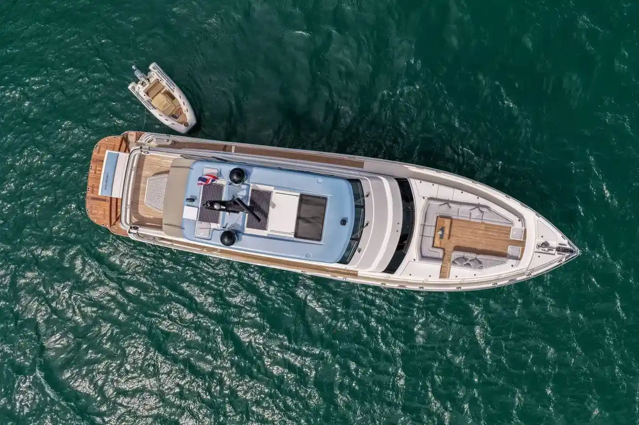 Thumbnail von Riviera 78 Enclosed Bridge