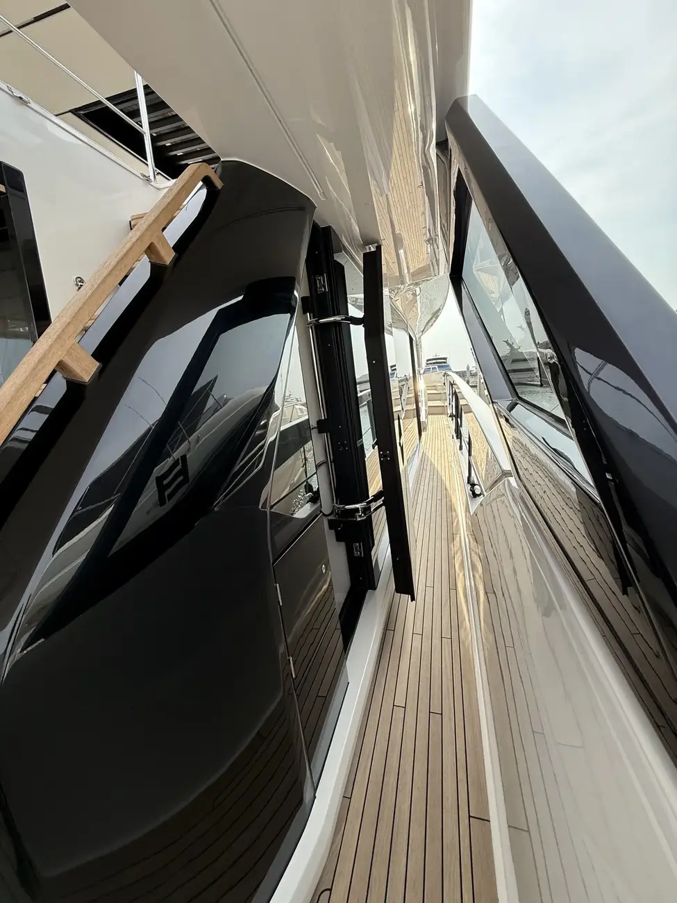 Thumbnail von Ferretti Yachts 860