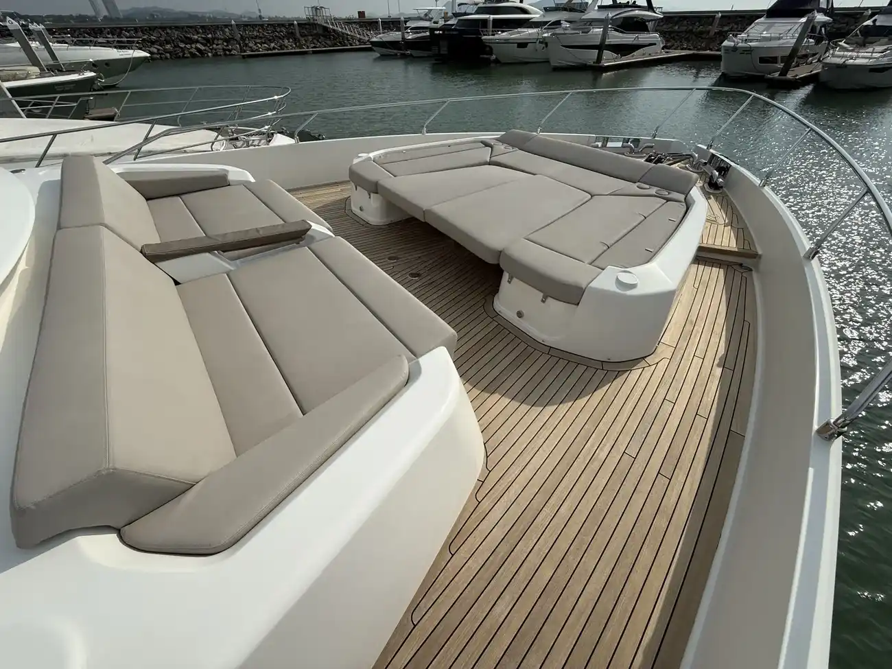 Thumbnail von Ferretti Yachts 860