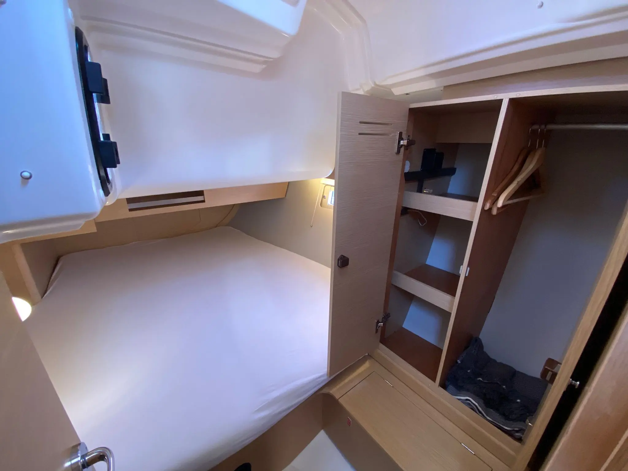 Thumbnail von Dufour 390 Paris