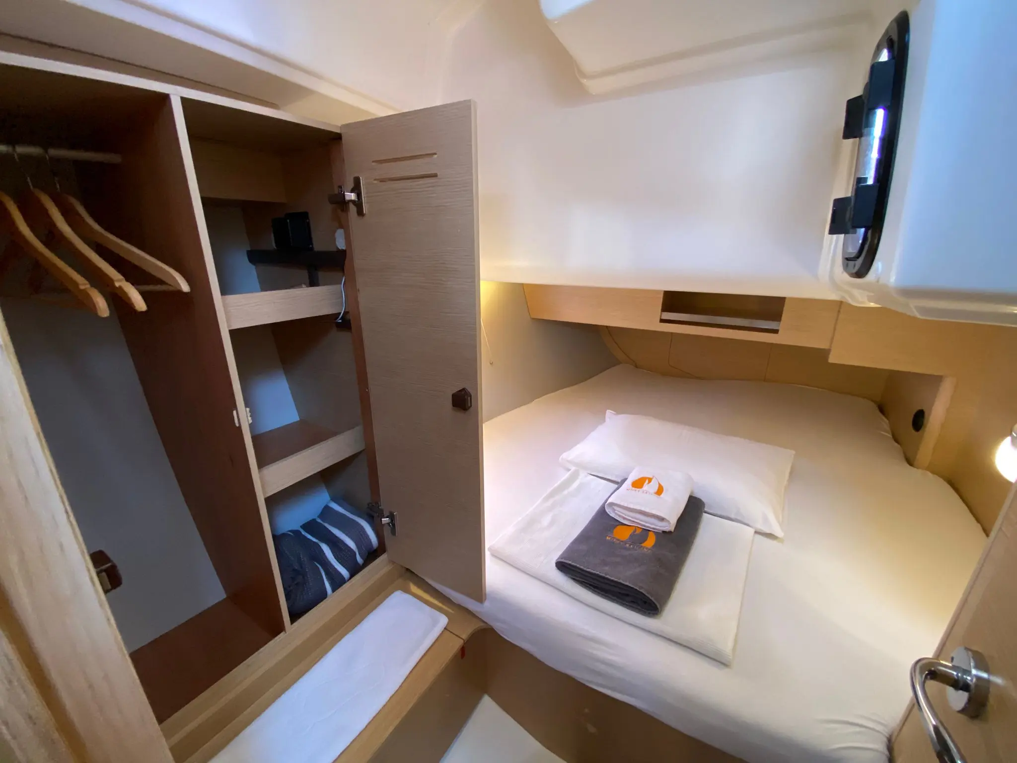 Thumbnail von Dufour 390 Paris