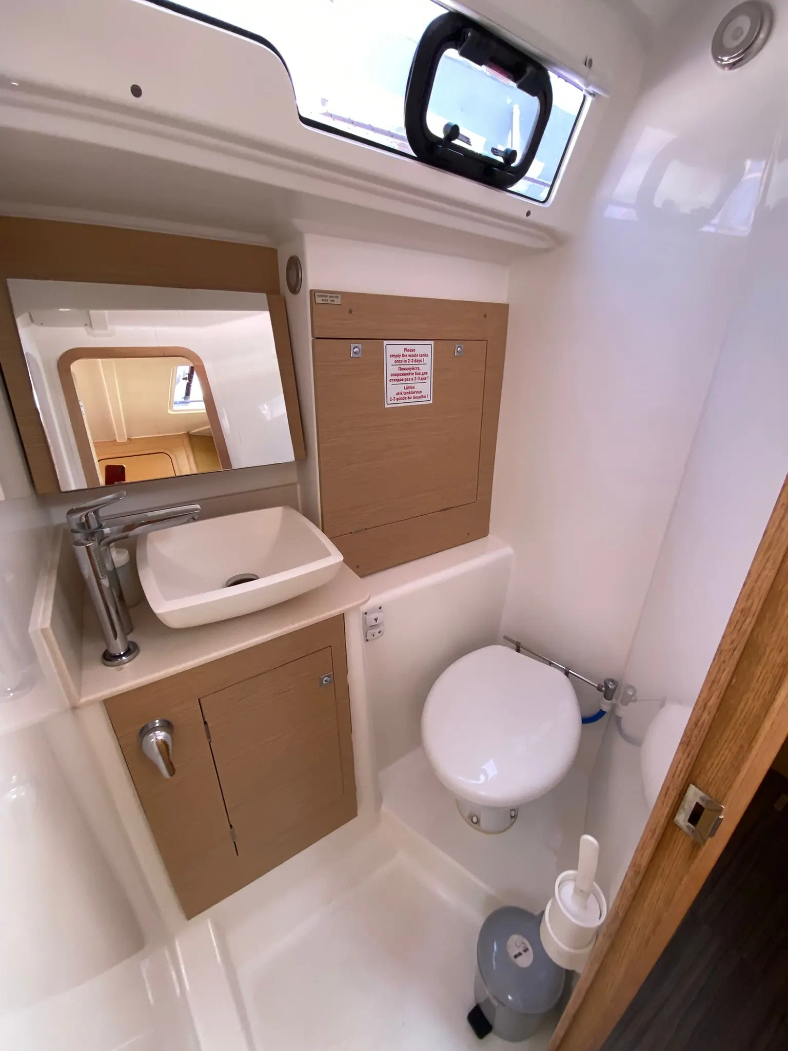 Thumbnail von Dufour 390 Paris