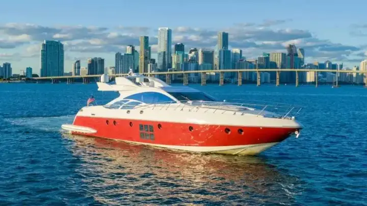 Custom 15ft 2010 Azimut 86S