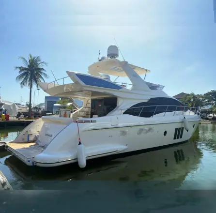 Custom 15ft 2011 Azimut 58 Flybridge