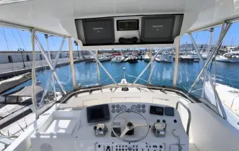 Thumbnail von Hatteras 39 Convertible White Shark