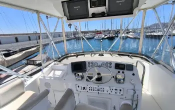Thumbnail von Hatteras 39 Convertible White Shark