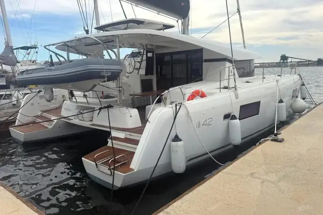 Lagoon 42