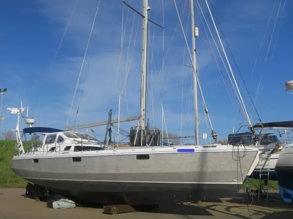 Alubat Ovni 435