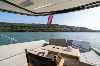 Thumbnail von Fairline Squadron 53 mit niedriger Laufleistung