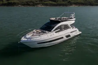 Thumbnail von Fairline Squadron 53 mit niedriger Laufleistung