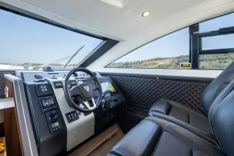 Thumbnail von Fairline Squadron 53 mit niedriger Laufleistung