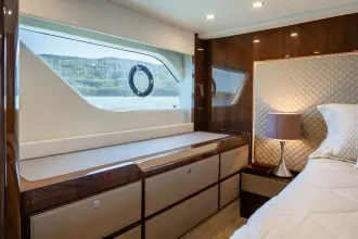 Thumbnail von Fairline Squadron 53 mit niedriger Laufleistung