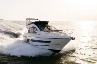 Thumbnail von Fairline Squadron 53 mit niedriger Laufleistung
