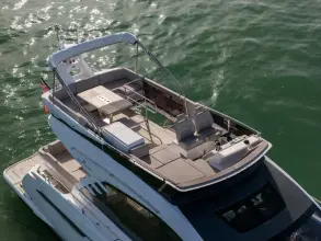 Thumbnail von Fairline Squadron 53 mit niedriger Laufleistung