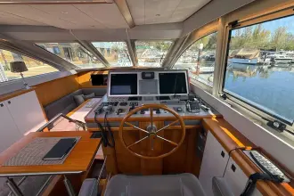 Thumbnail von Van Den Hoven 1700 Executive Gipsy