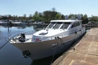 Thumbnail von Van Den Hoven 1700 Executive Gipsy