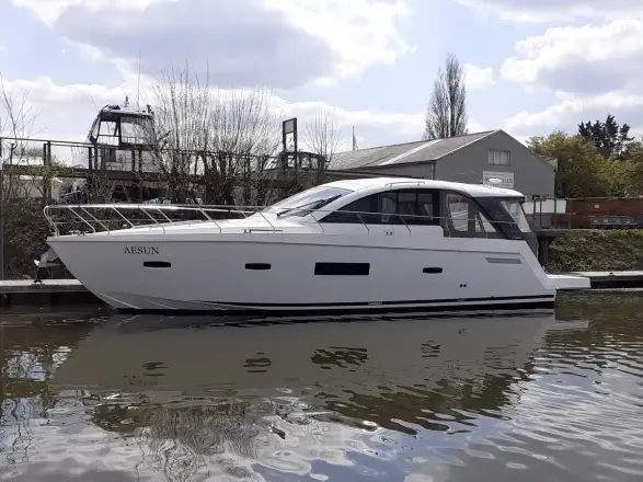 Sealine S450 Mükemmel Sosyal Güverte