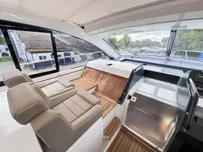 Thumbnail von Sealine S450 Ausgezeichnetes soziales Cockpit